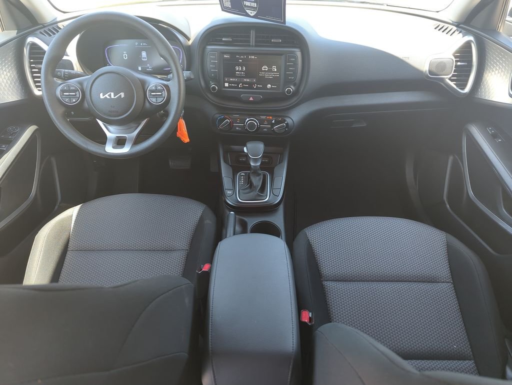 Used 2025  Kia LX image 15