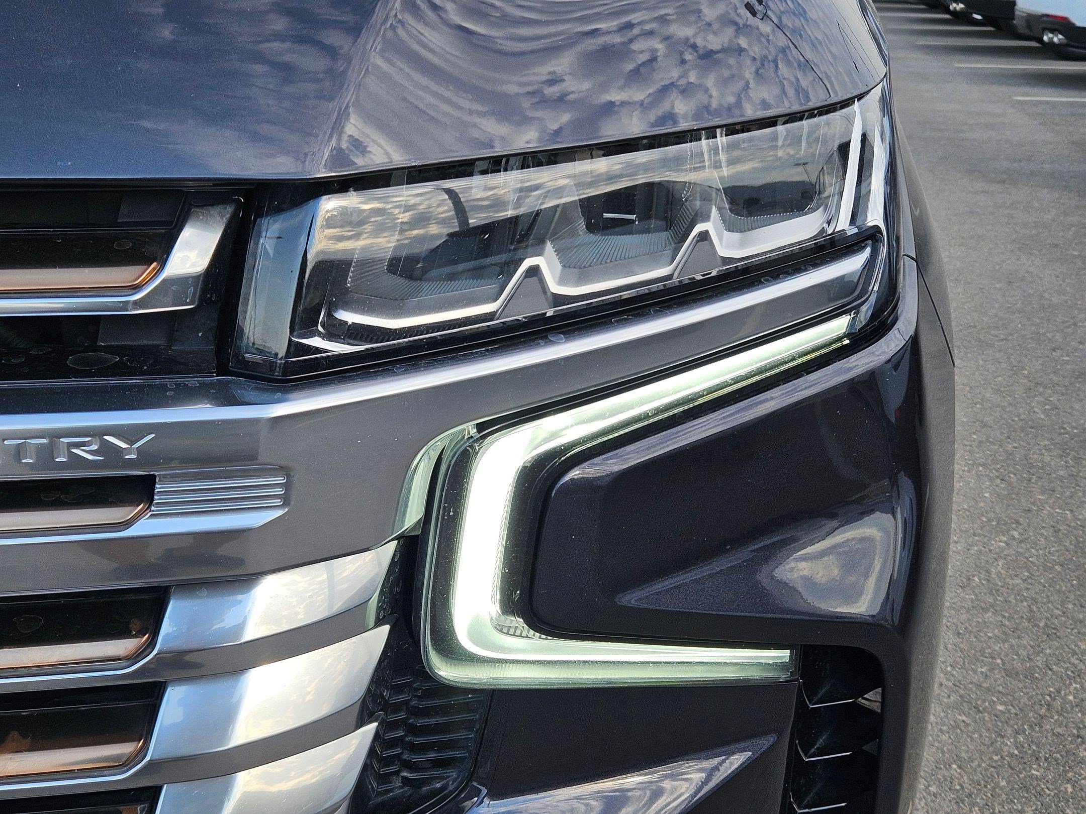 Used 2022 Dark Ash Metallic Chevrolet High Country image 10