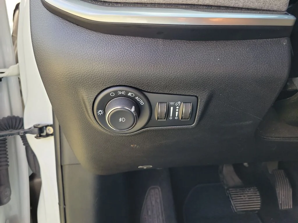 Used 2024 Bright White Clearcoat Jeep Latitude image 23