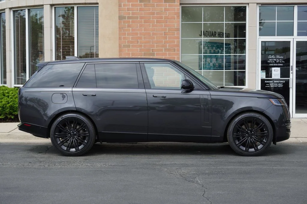 New 2026 Carpathian Grey Land Rover SE image 8