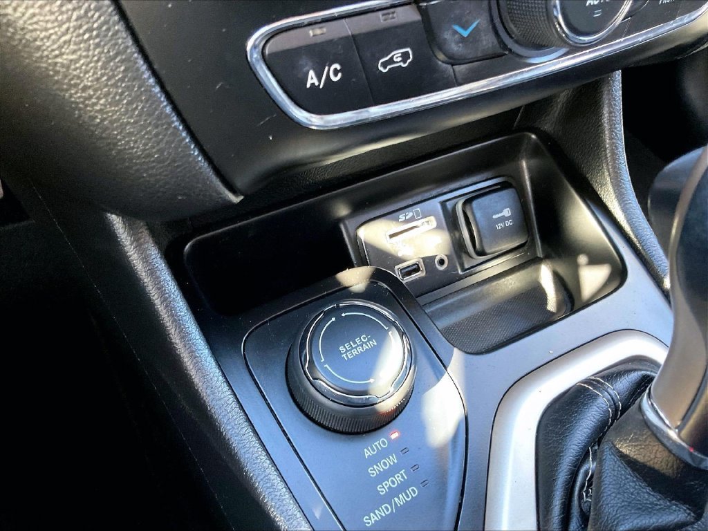 Used 2017 Gray Jeep Limited image 26