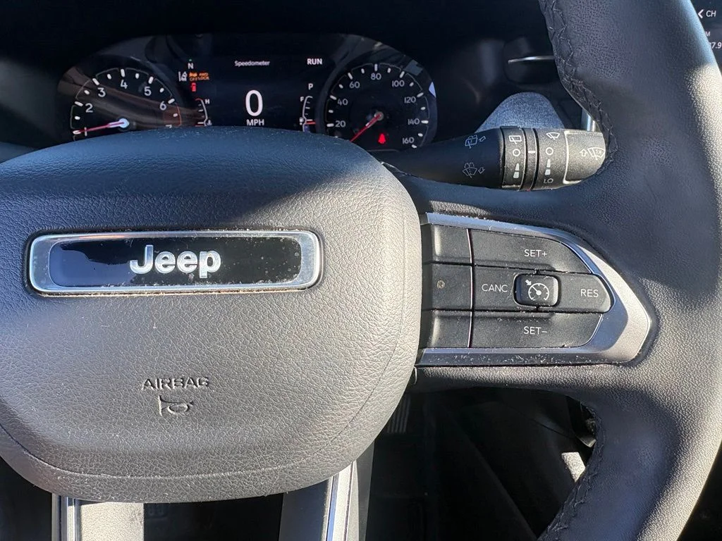 Used 2024 White Jeep Latitude image 17