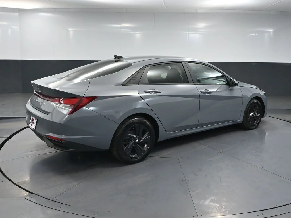 Used 2021 Gray Hyundai SEL image 5