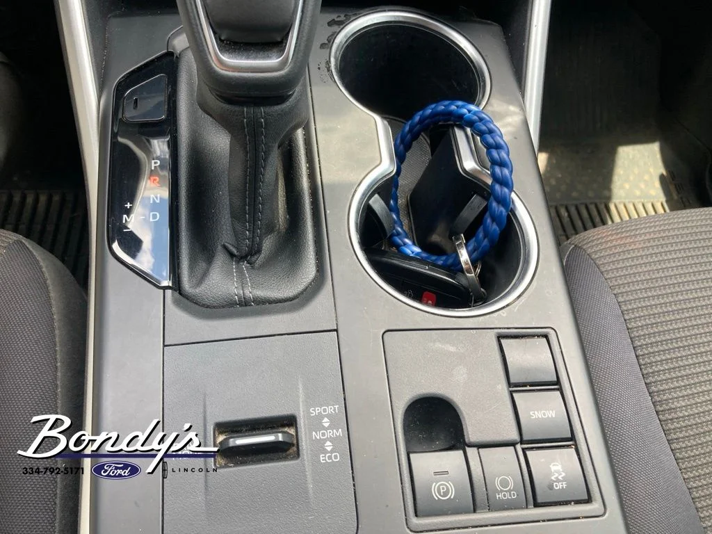 Used 2023 Pearl Toyota LE image 9