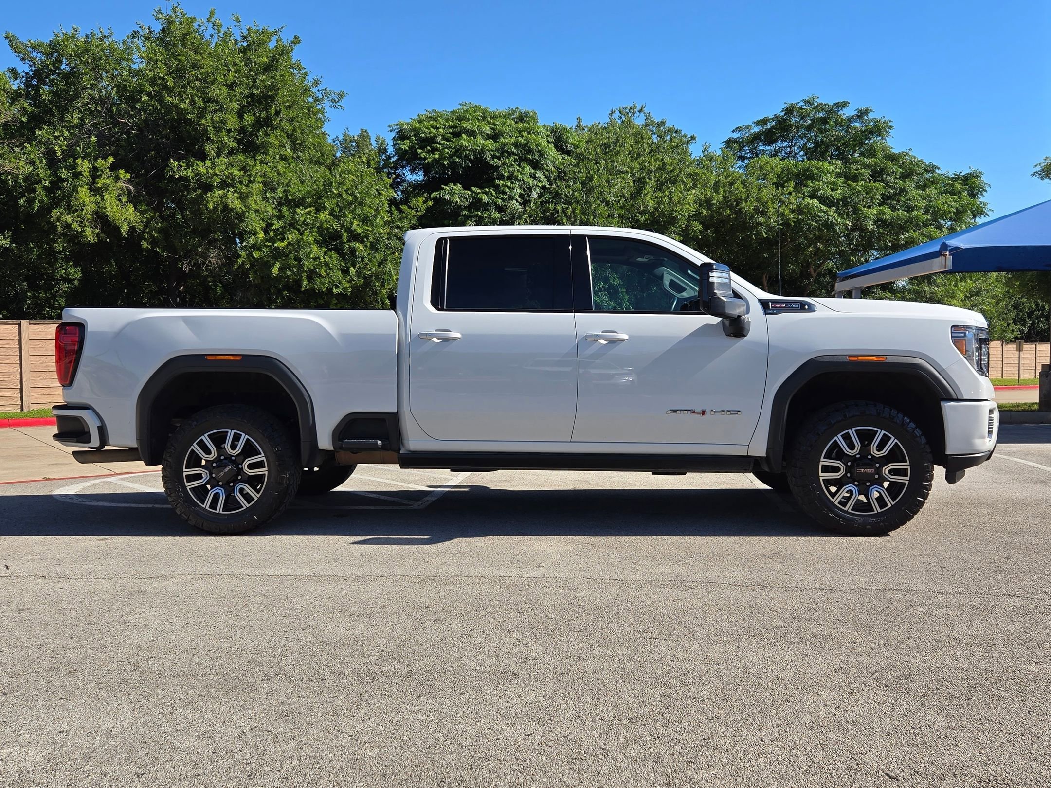 Used 2022 Summit White GMC AT4 image 2