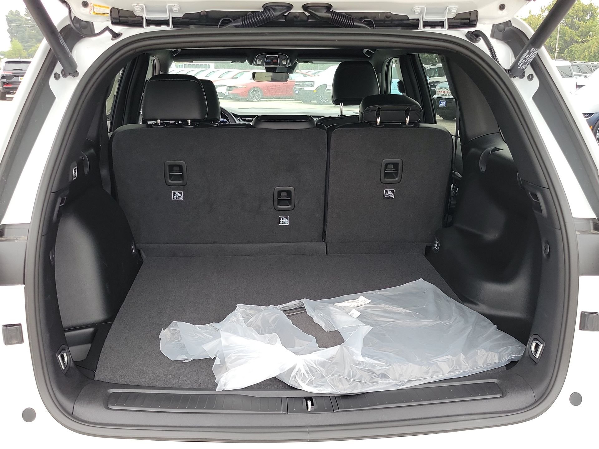 New 2026 Bright White Clear-Coat Exterior Paint Jeep Altitude image 18