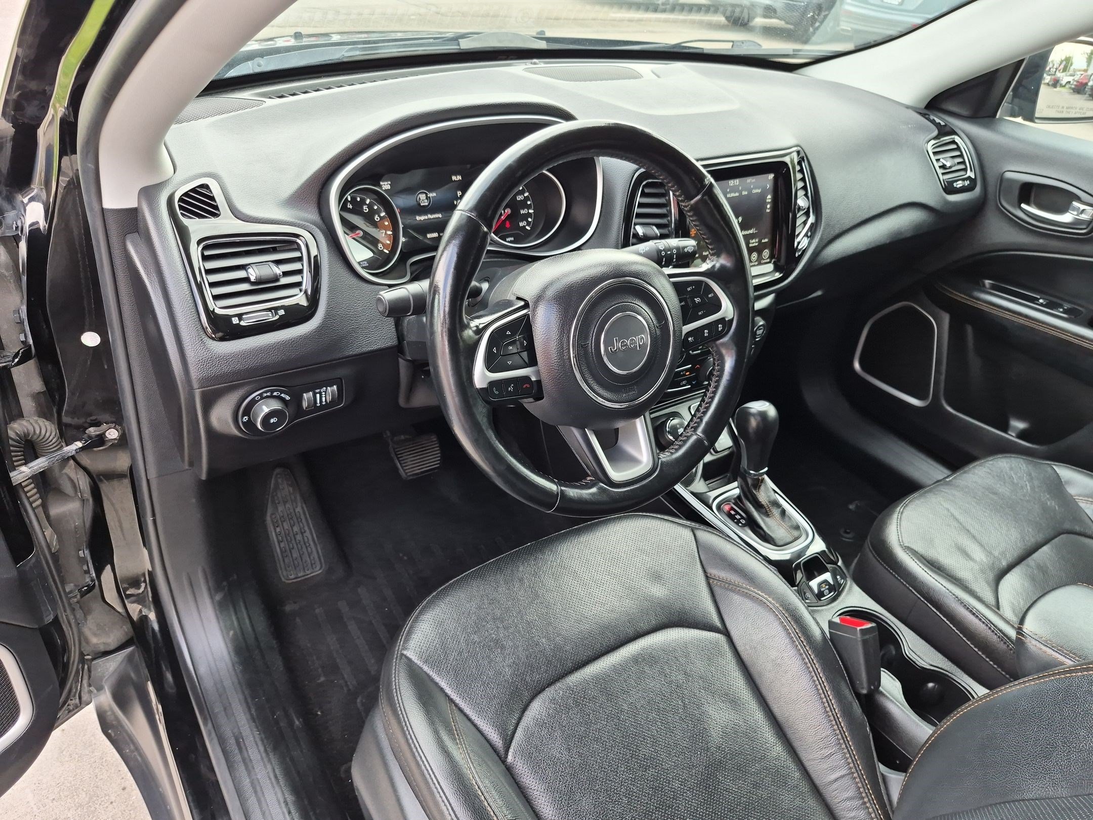 Used 2021 Diamond Black Crystal Pearlcoat Jeep Limited image 13