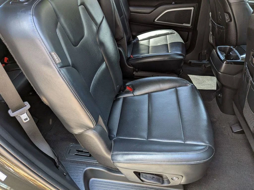 Used 2024 Green Kia S image 27