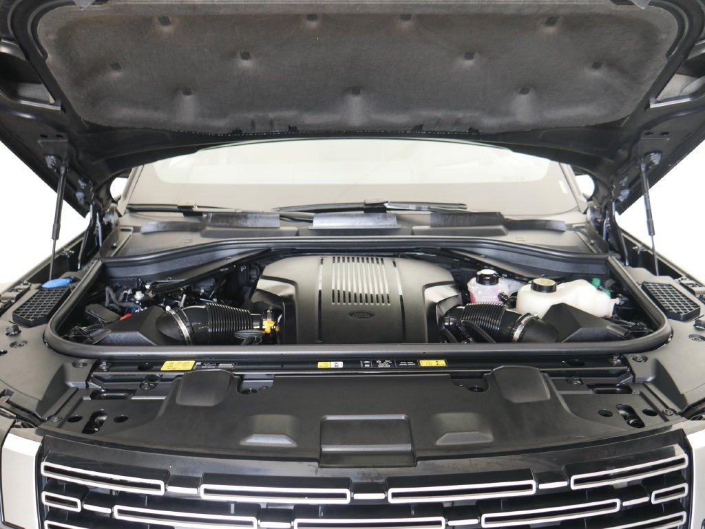 Used 2025  Land Rover Autobiography image 8