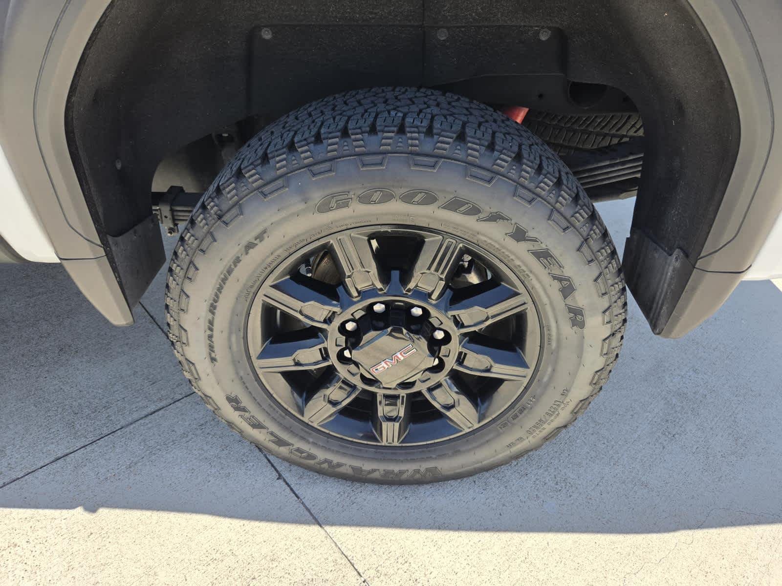 Used 2025 Summit White GMC AT4 image 24