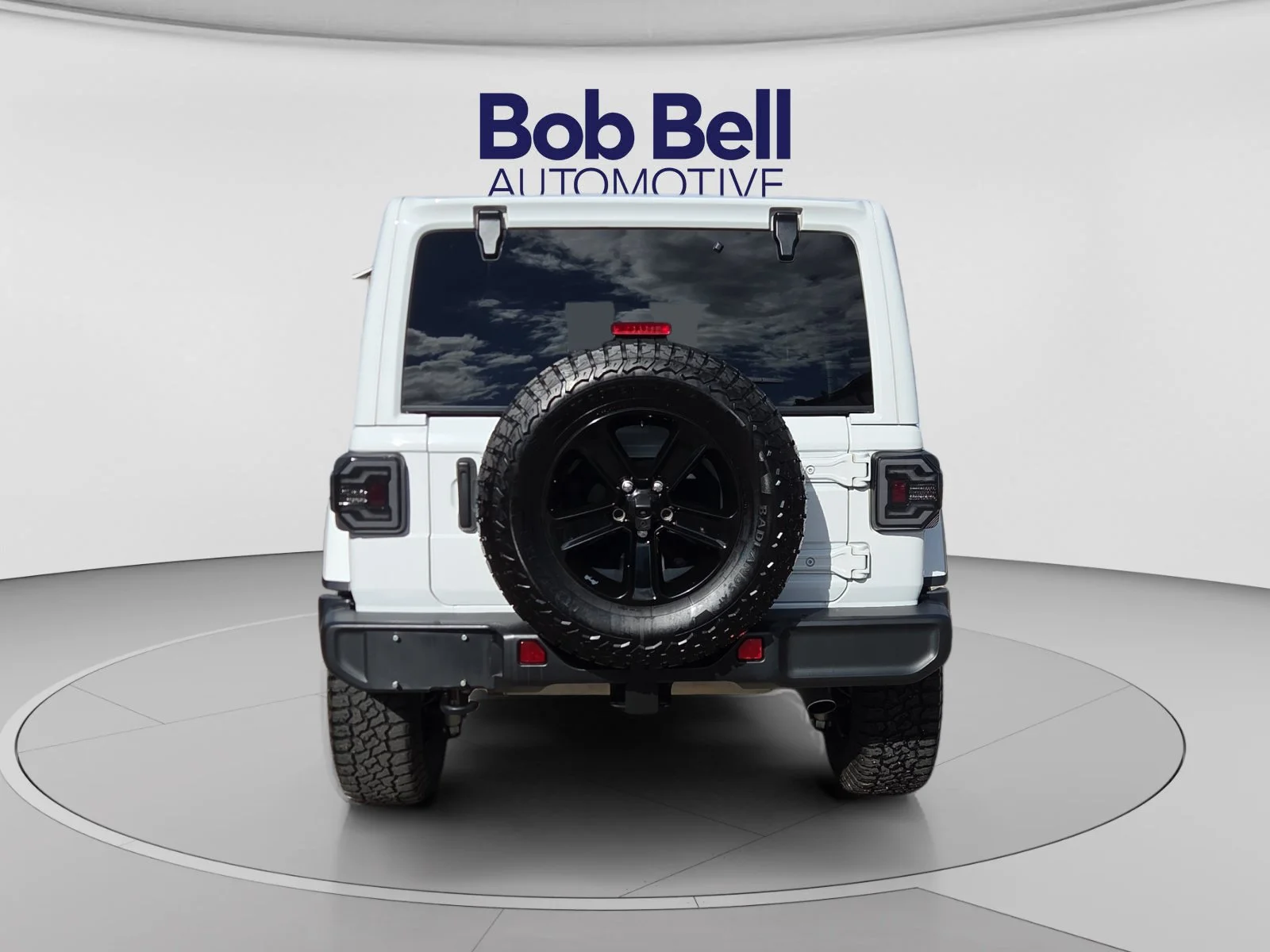 Used 2021 White Jeep Unlimited Sahara Altitude image 4