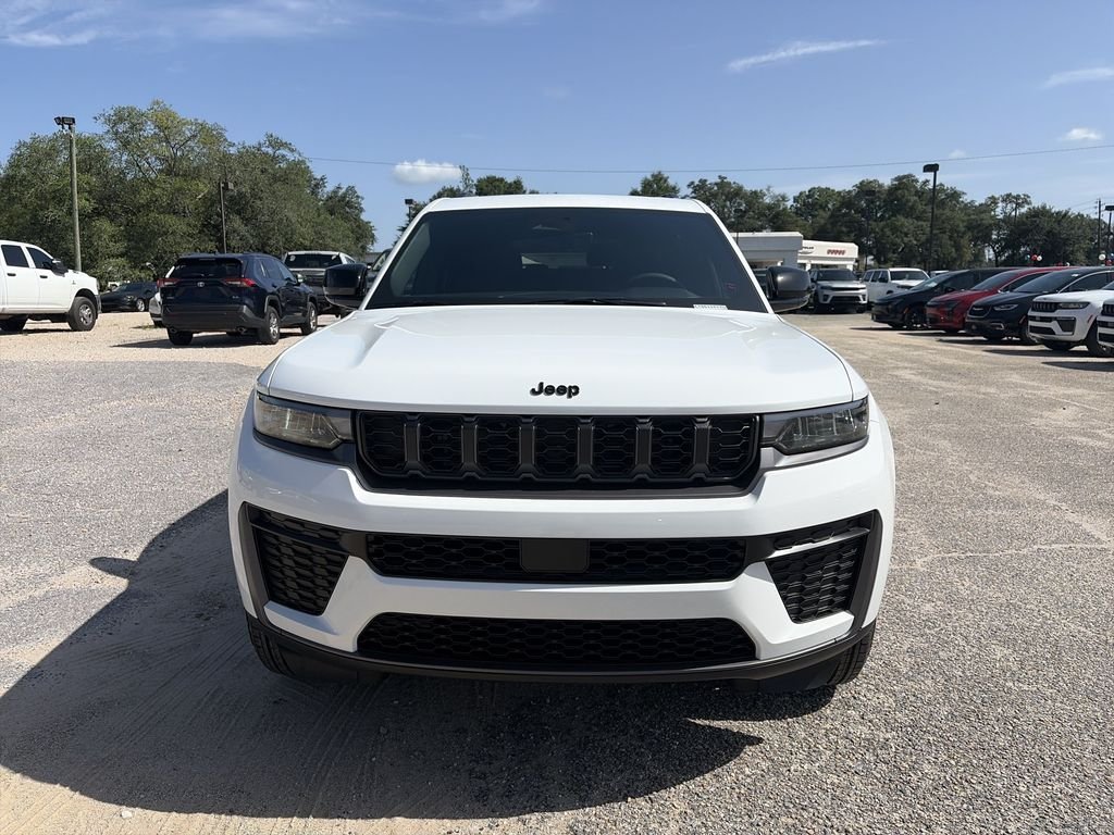 New 2026 Bright White Clear-Coat Exterior Paint Jeep Laredo Altitude image 9