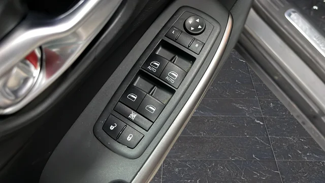 Used 2021 Sting-Gray Clearcoat Jeep Limited image 24