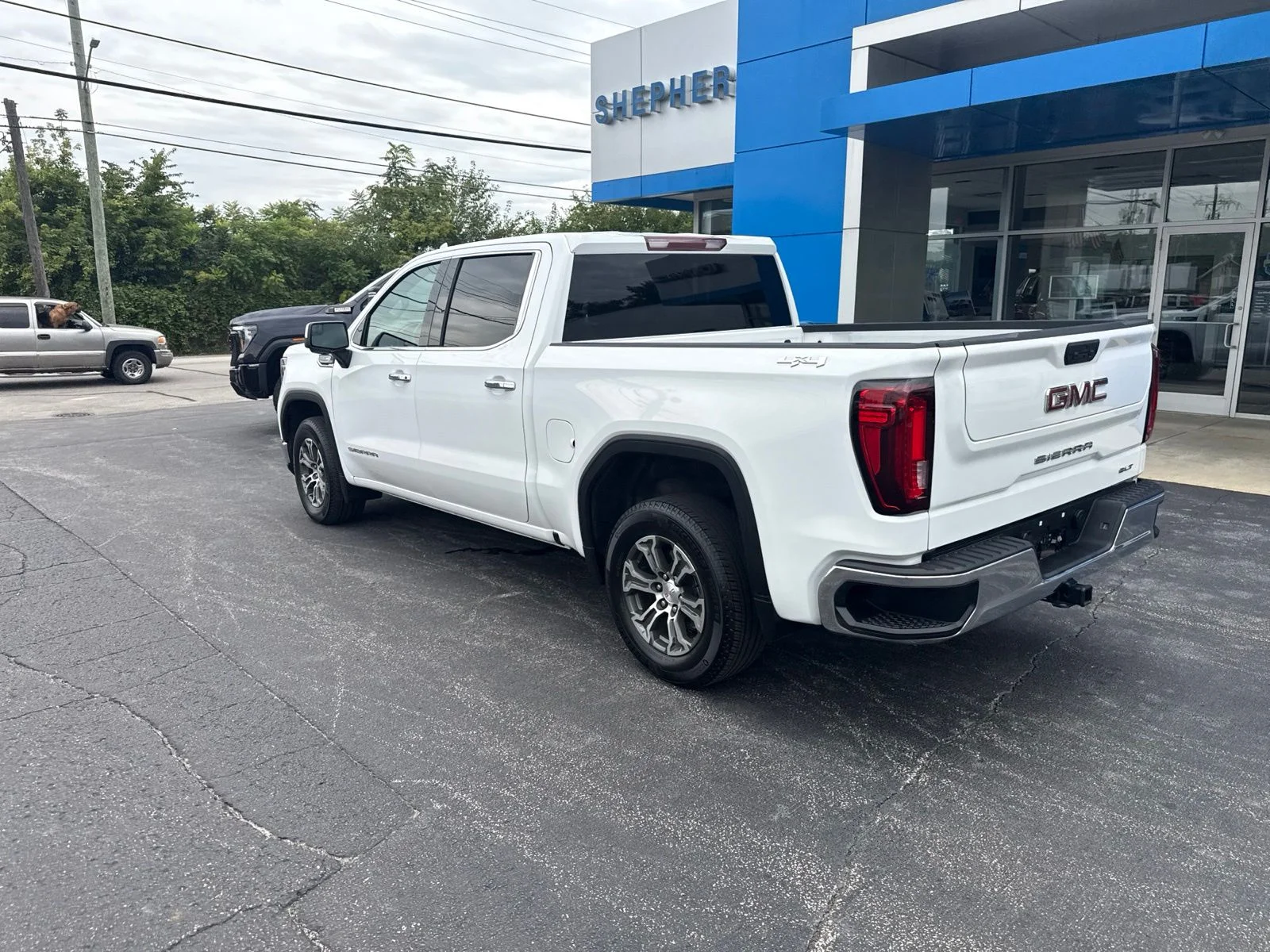 Used 2025 White GMC SLT image 5