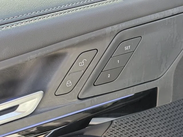Used 2025  BMW xDrive28i image 19