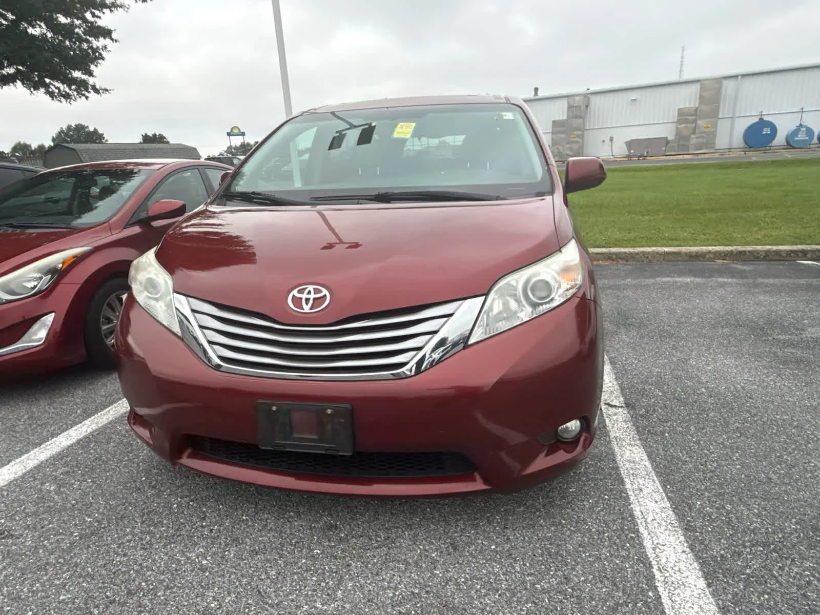 Used 2016 Salsa Red Pearl Toyota XLE image 3