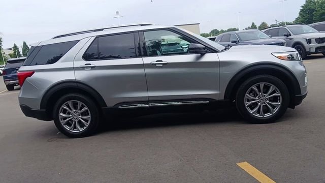 Used 2023 Silver Metallic Ford Limited image 4