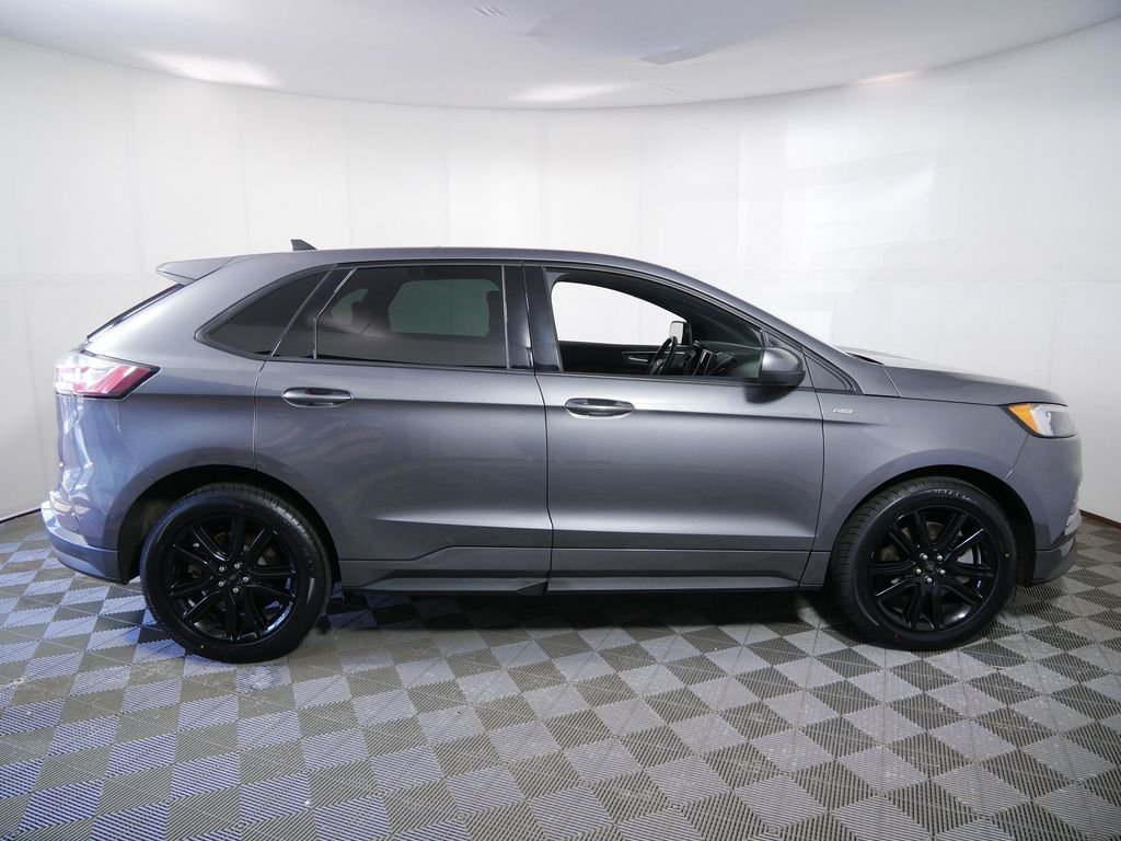 Used 2022 Gray Ford SEL image 7