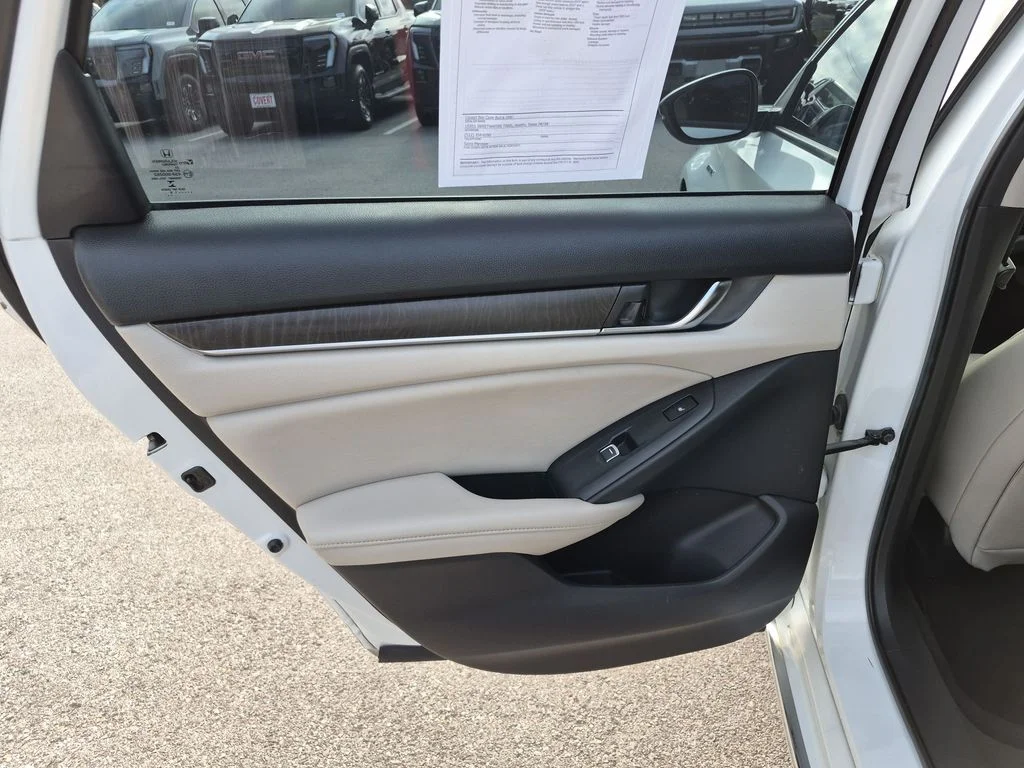 Used 2019  Honda Touring image 33