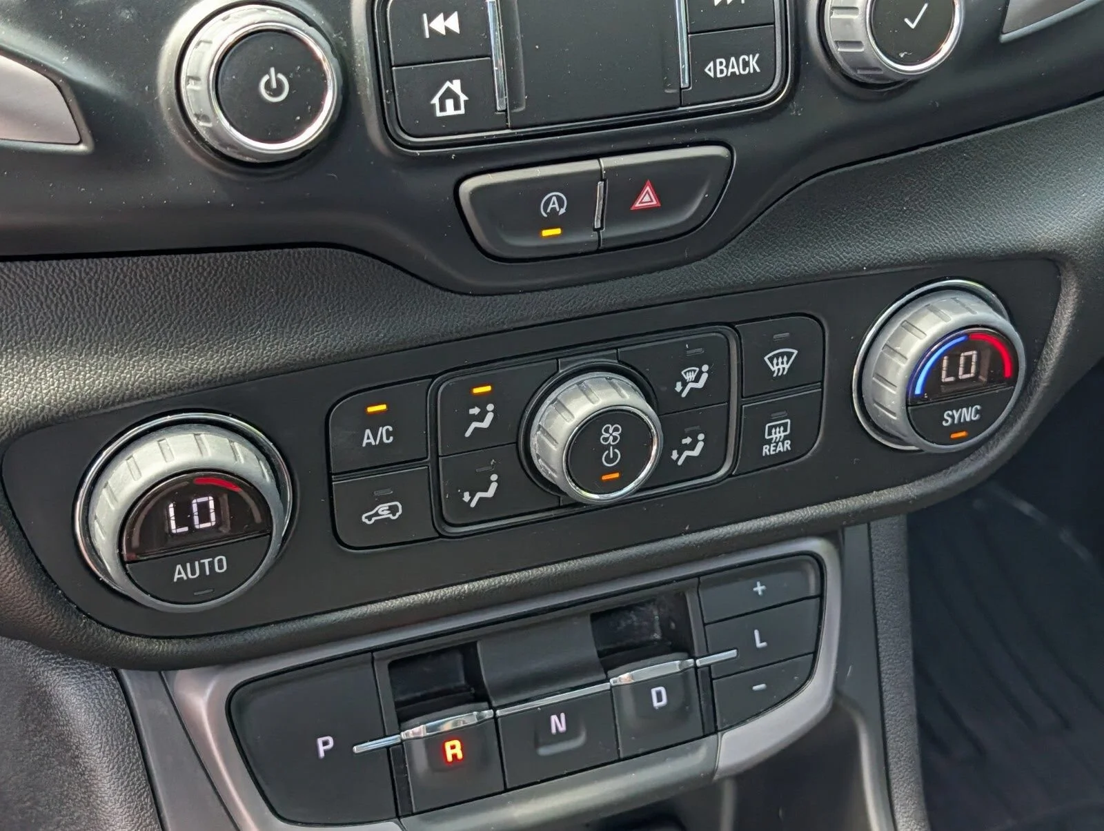 2024 GMC Terrain AT4 - Photo 10