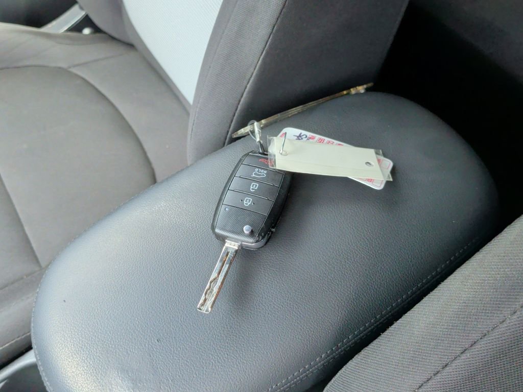 Used 2017 Silver Kia Base image 28