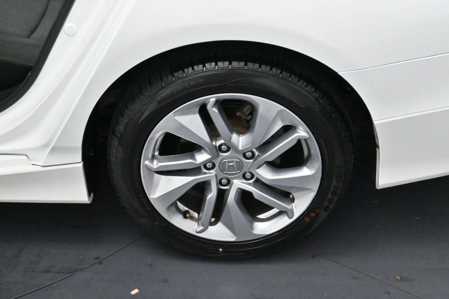 Used 2020 Platinum White Pearl Honda LX image 29
