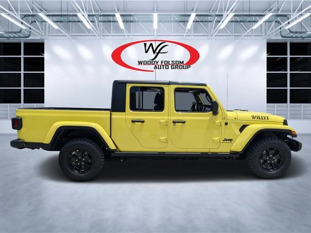 Used 2023  Jeep Willys image 2