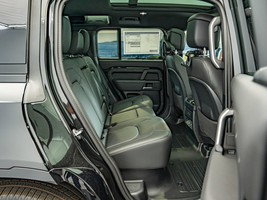 New 2026 Santorini Black Land Rover X-Dynamic SE image 35