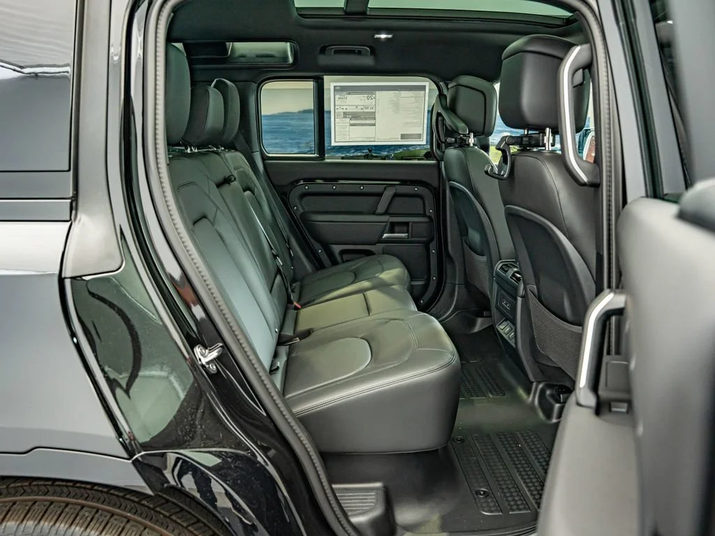 New 2026 Santorini Black Land Rover X-Dynamic SE image 35