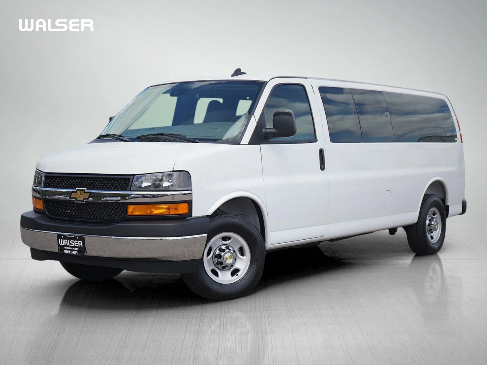 2025 Chevrolet Express 3500 LT Extended's photo