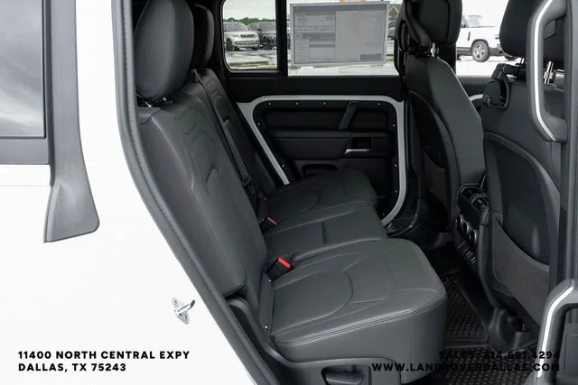 New 2026 Fuji White Land Rover X-Dynamic SE image 41