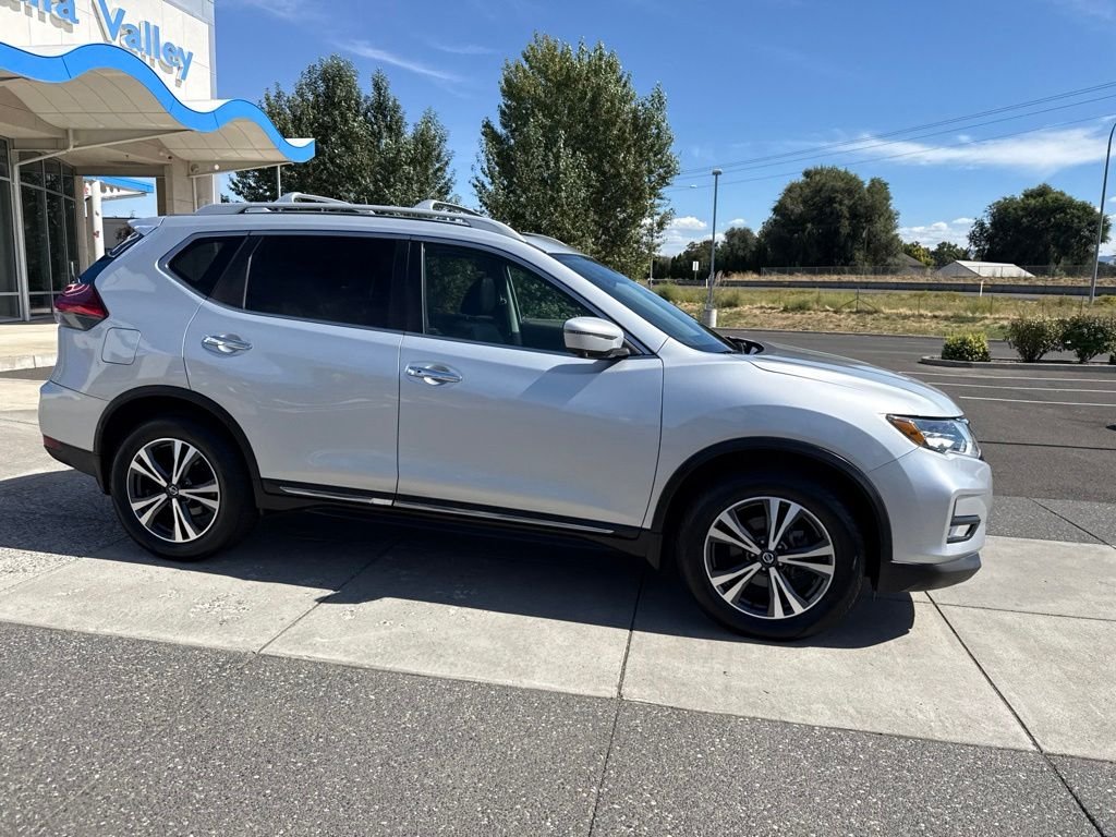 Used 2017 Brilliant Silver Nissan SL image 3