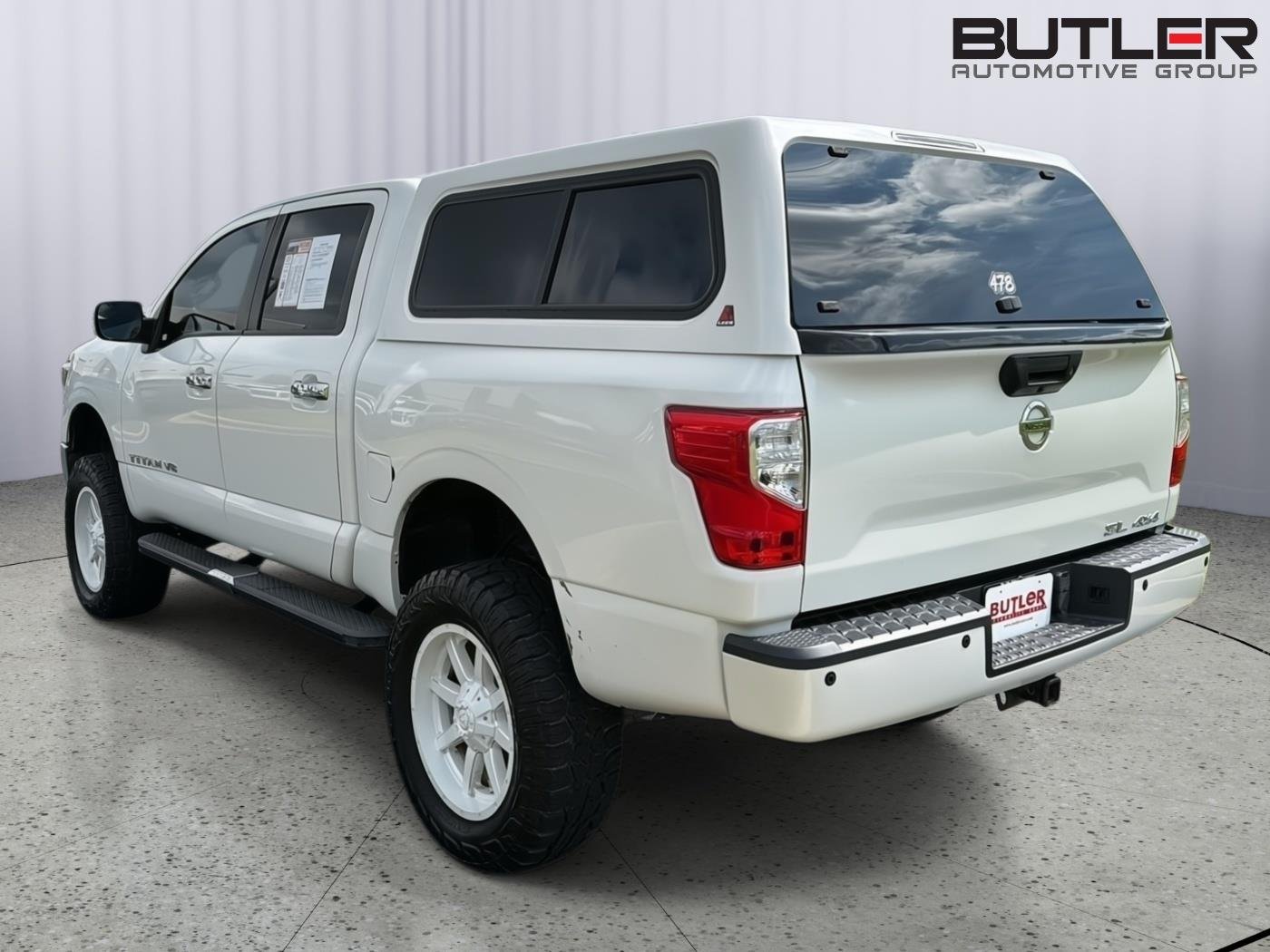 Used 2018 Pearl White Nissan SL image 4