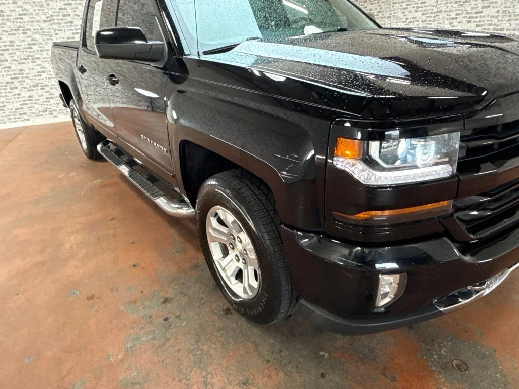 Used 2018 Black Chevrolet LT image 9