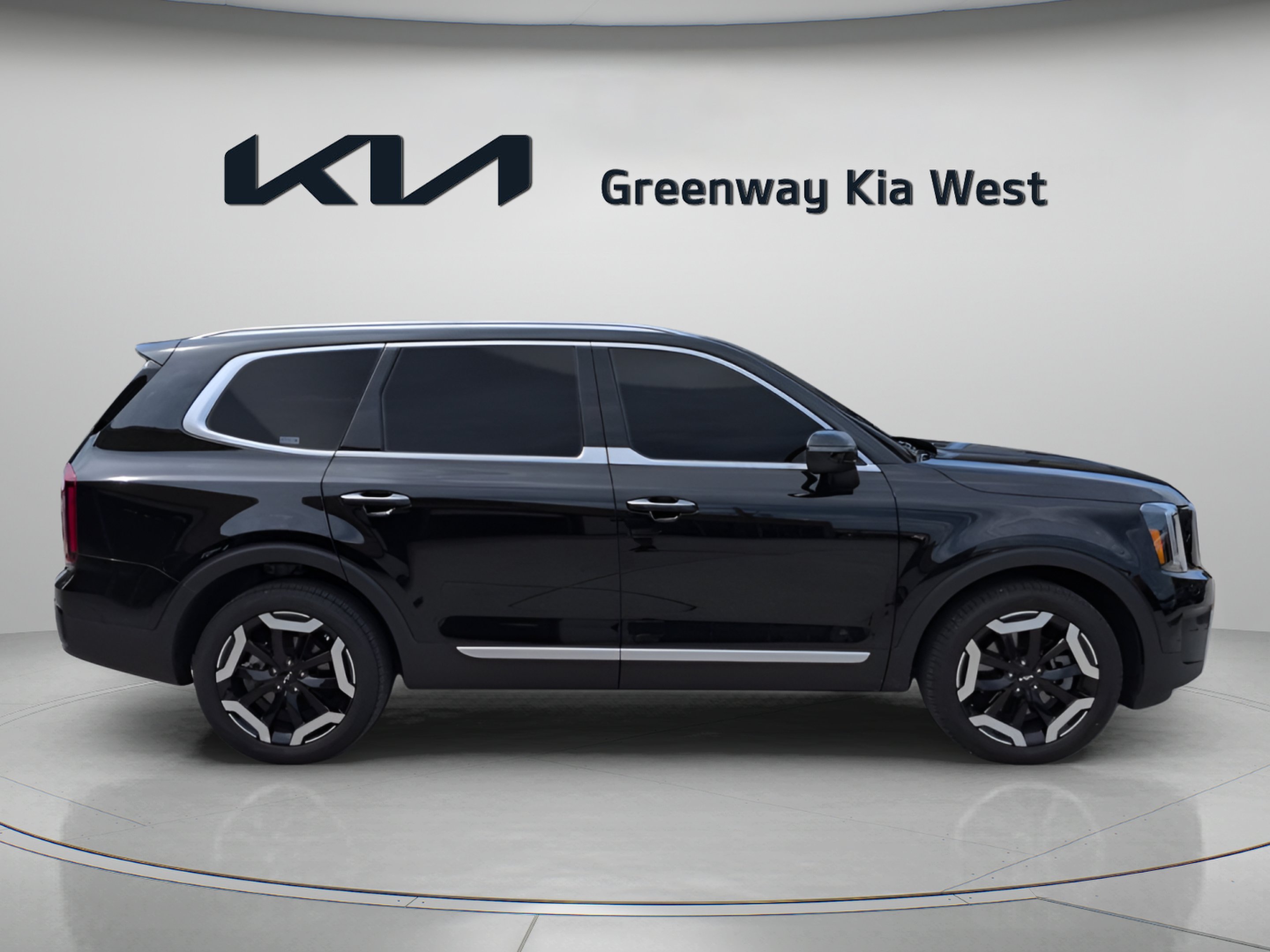 Certified Used 2025 Ebony Black Kia S image 9