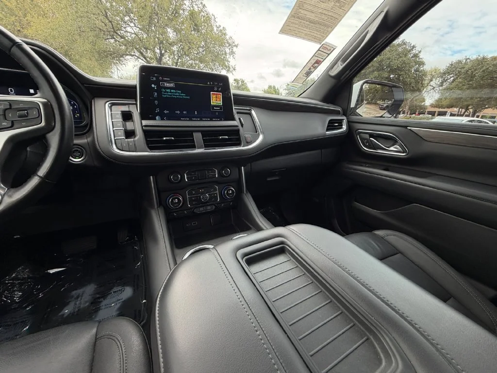Used 2022 White Chevrolet Z71 image 15