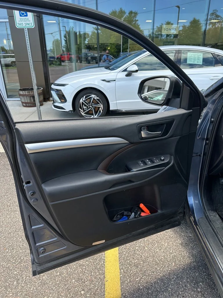 Used 2019 Shoreline Blue Pearl Toyota XLE image 5