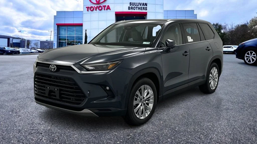 Used 2024 White Toyota Platinum image 1