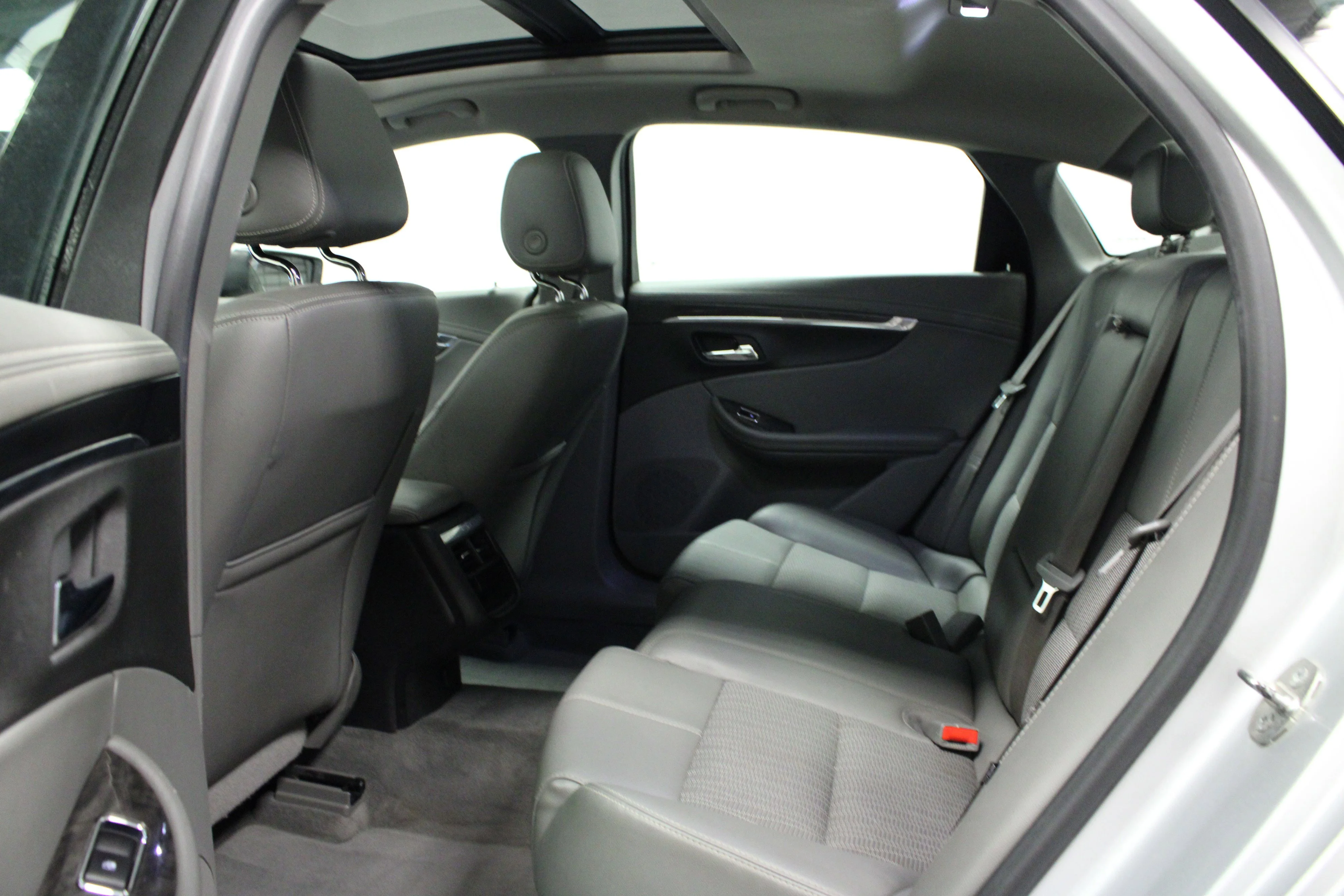 Used 2015 SILVER ICE METALLIC Chevrolet LT image 13