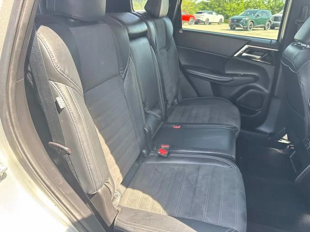 Used 2022 Silver Mitsubishi SE image 19