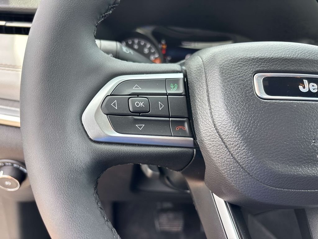 Used 2023 Silver Jeep Limited image 19