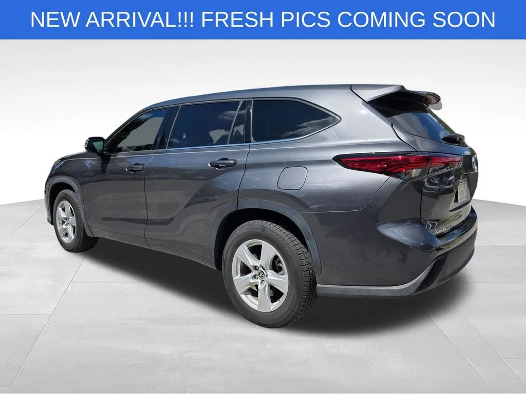 Used 2022 Gray Toyota LE image 16