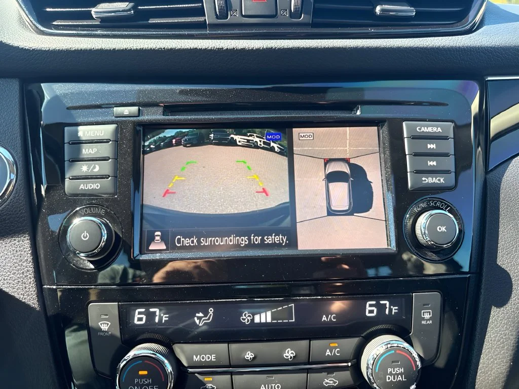 Used 2019 Black Nissan SL image 20