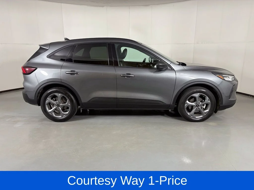 Used 2025 Gray Ford ST-Line image 12