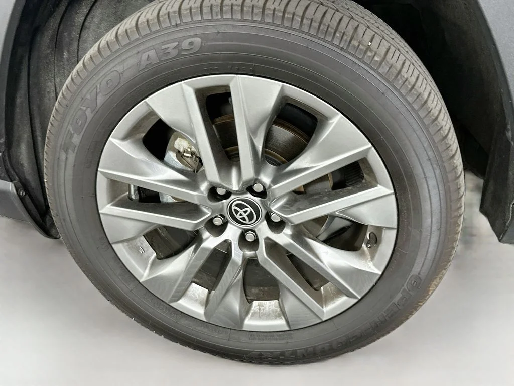 Used 2023 Midnight Black Metallic Toyota XLE Premium image 33