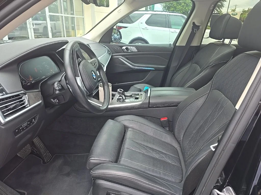 Used 2022 Black BMW xDrive40i image 8
