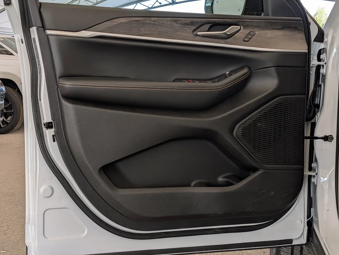 New 2026 White Jeep 85th Anniversary - - 4x4 - 324HP Turbo Hurricane I4 - 3rd Row Seating - Blind Spot Monitor & More! image 12