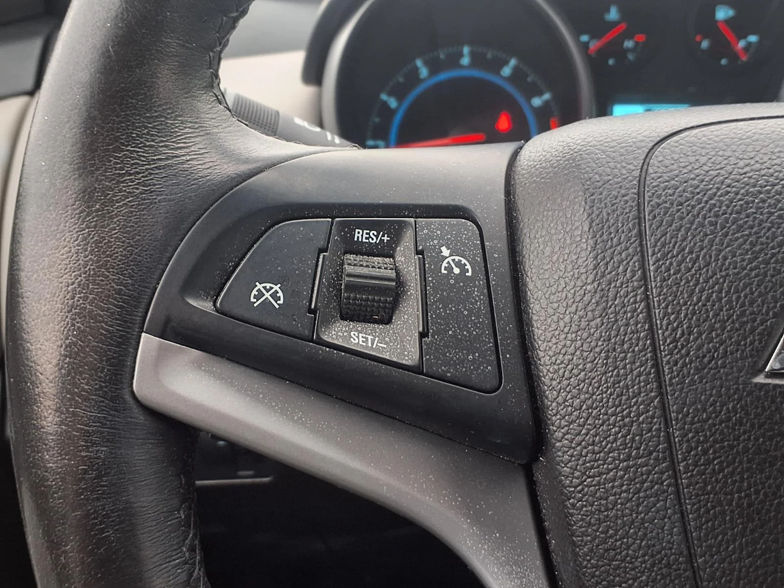 Used 2014 Silver Ice Metallic Chevrolet 1LT image 12