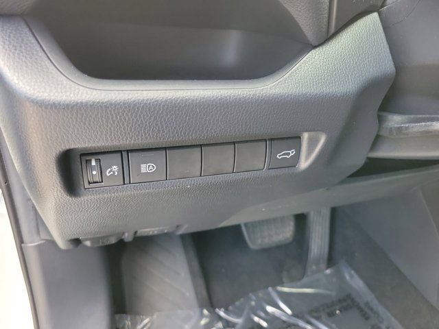 2020 Toyota RAV4 XLE - Photo 18