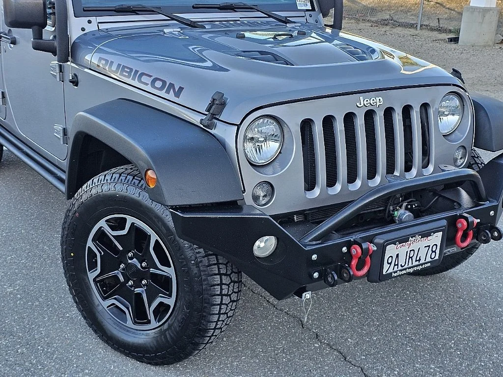 Used 2015 Silver Jeep Unlimited Rubicon image 5